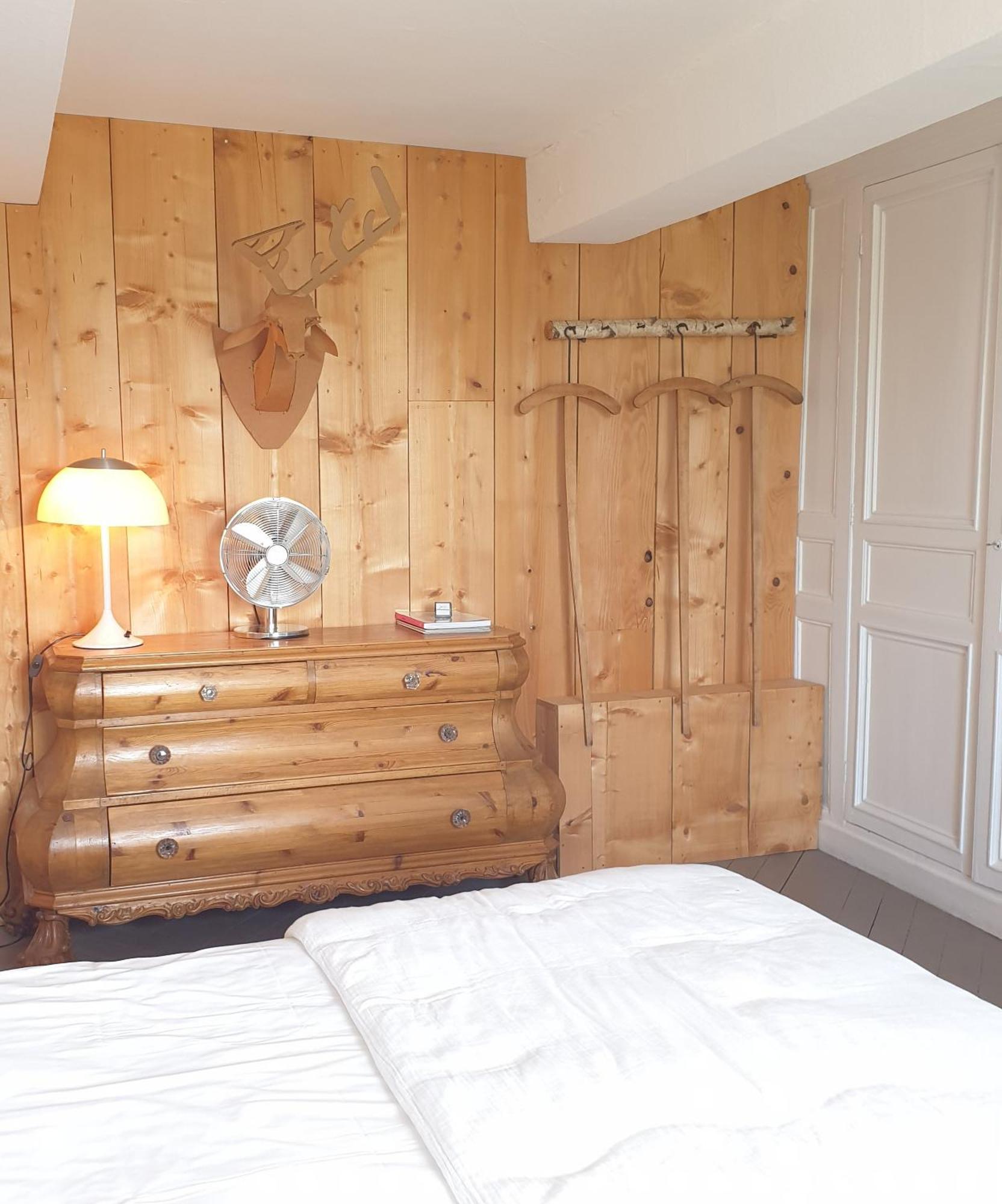 Par Hasard ou pas Bed & Breakfast Saint-Martin-aux-Chartrains Bagian luar foto