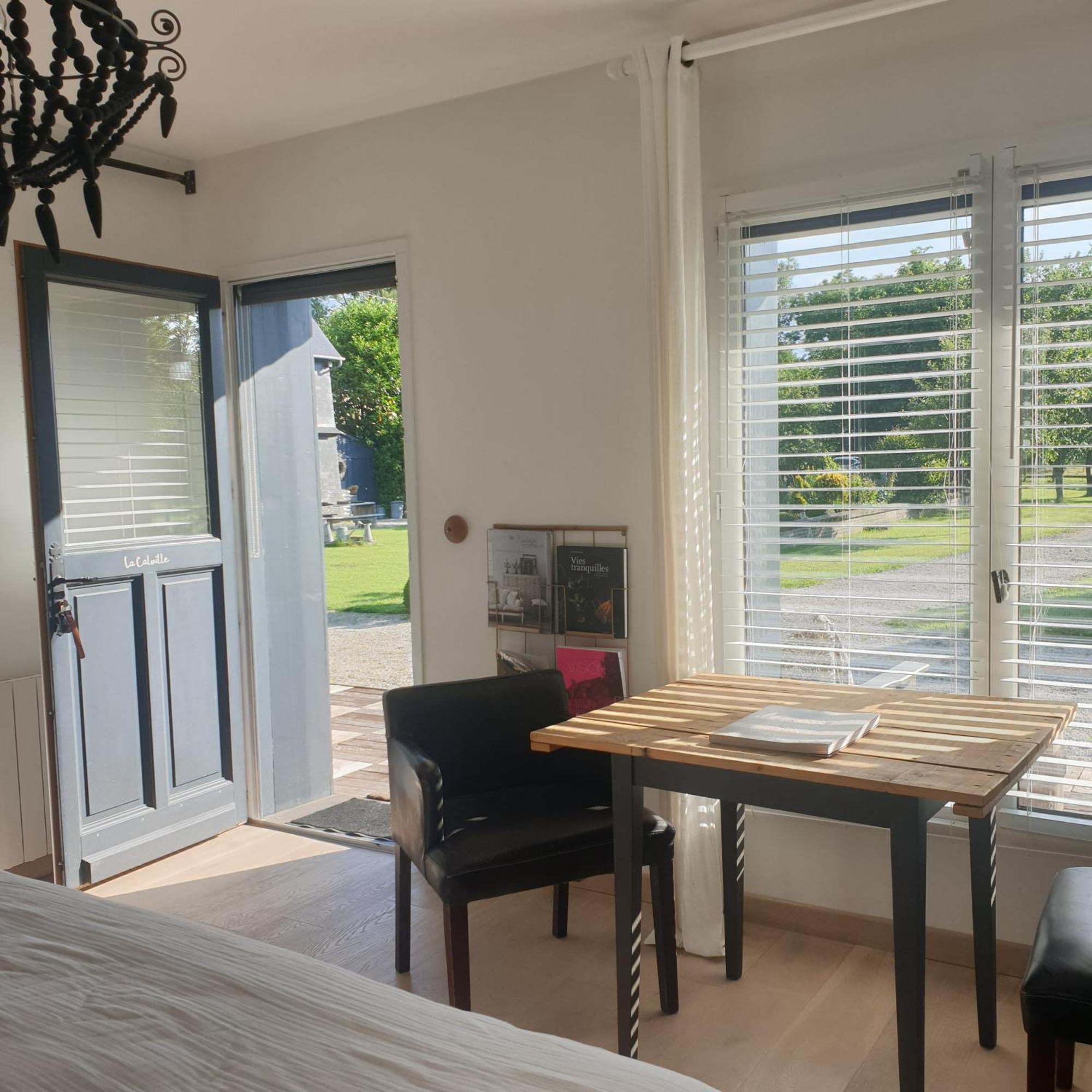 Par Hasard ou pas Bed & Breakfast Saint-Martin-aux-Chartrains Bagian luar foto
