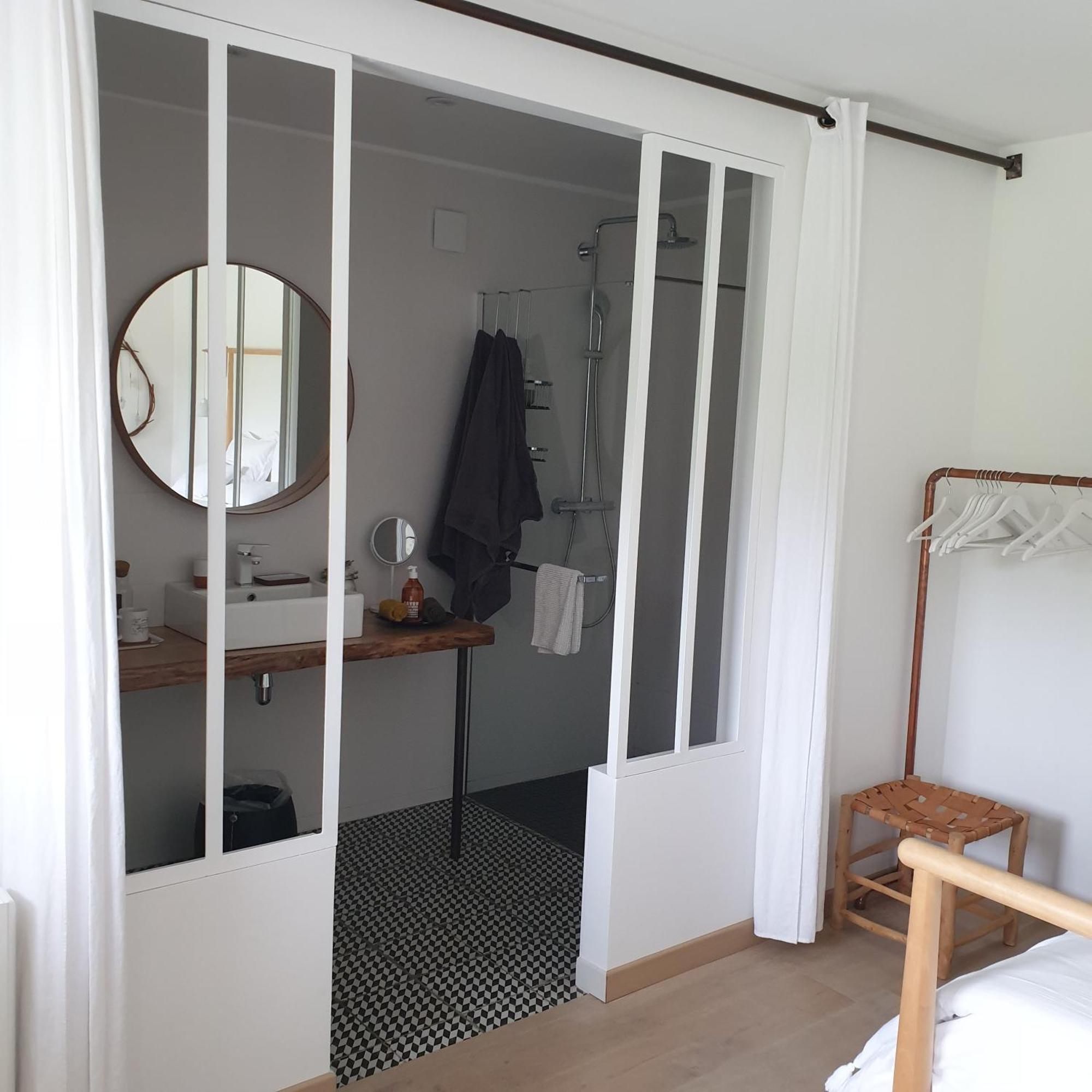 Par Hasard ou pas Bed & Breakfast Saint-Martin-aux-Chartrains Bagian luar foto