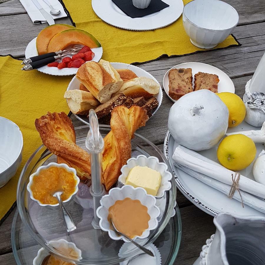 Par Hasard ou pas Bed & Breakfast Saint-Martin-aux-Chartrains Bagian luar foto