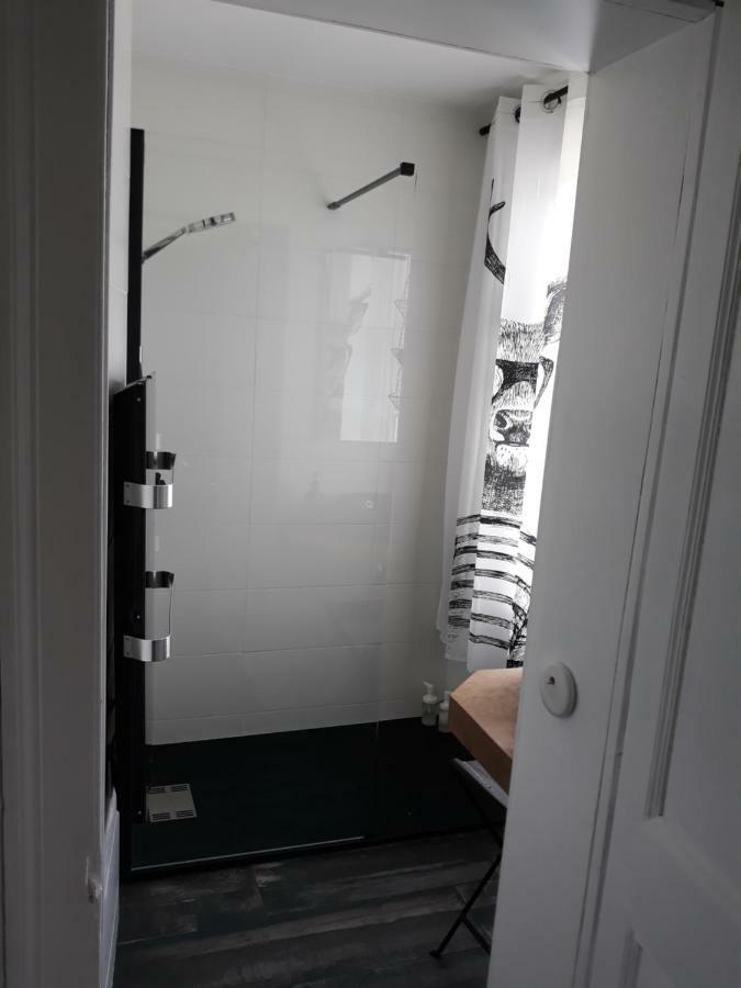 Par Hasard ou pas Bed & Breakfast Saint-Martin-aux-Chartrains Bagian luar foto