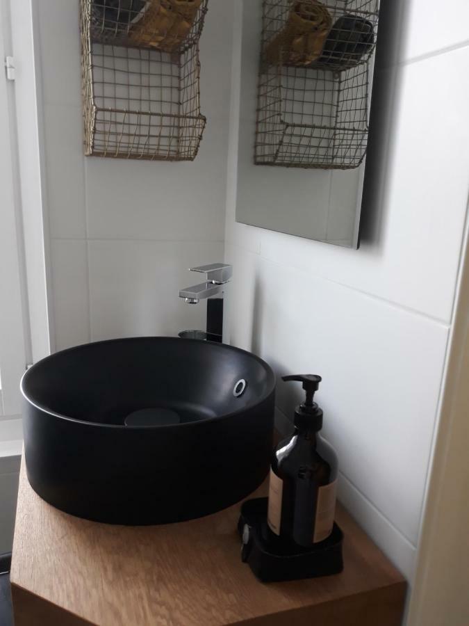 Par Hasard ou pas Bed & Breakfast Saint-Martin-aux-Chartrains Bagian luar foto